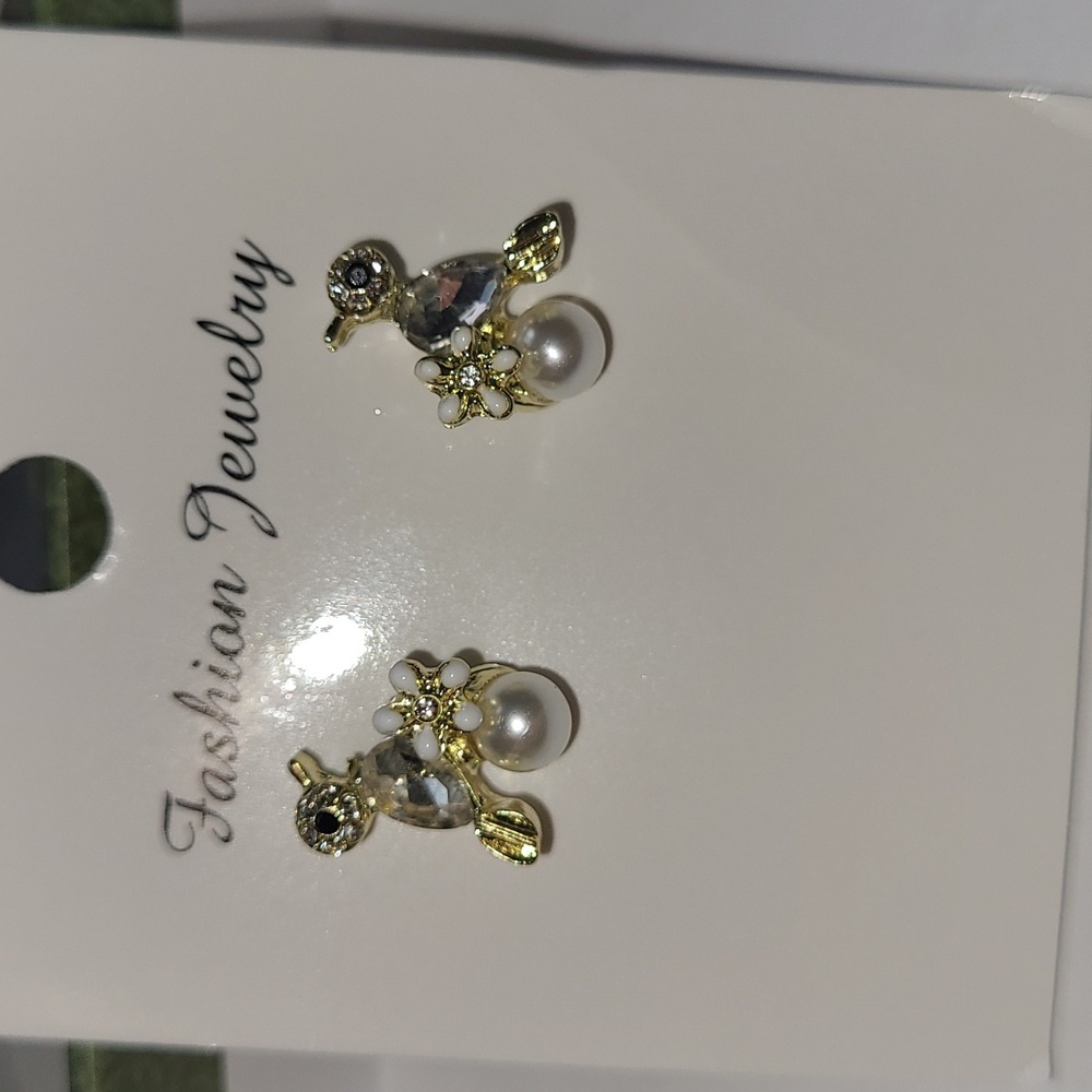 Spring Earrings 🦋 - Picture 3 of 3
